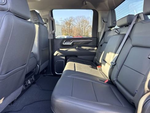 New 2026 GMC Sierra 2500 SLT AWD/4WD image 9