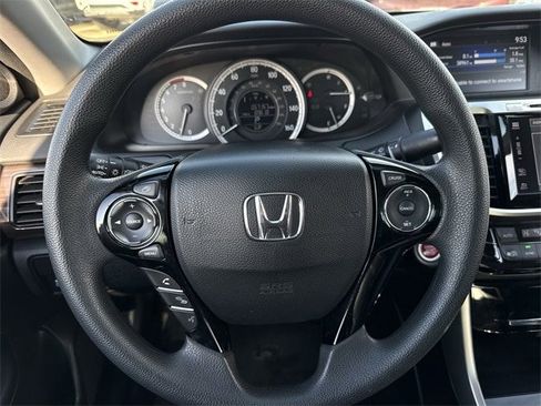 Used 2017 Honda Accord EX image 12