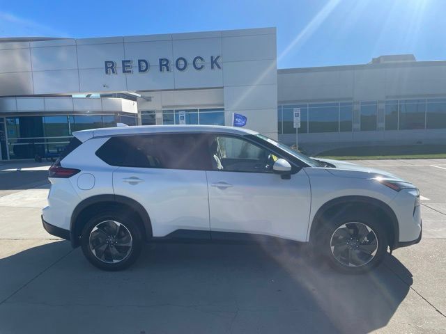Used 2025 Nissan Rogue SV AWD/4WD image 3
