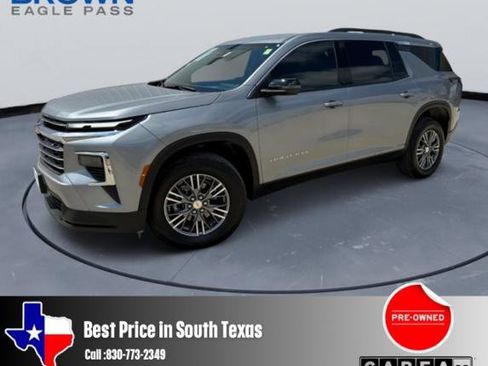 Used 2026 Chevrolet Traverse LT FWD image 1