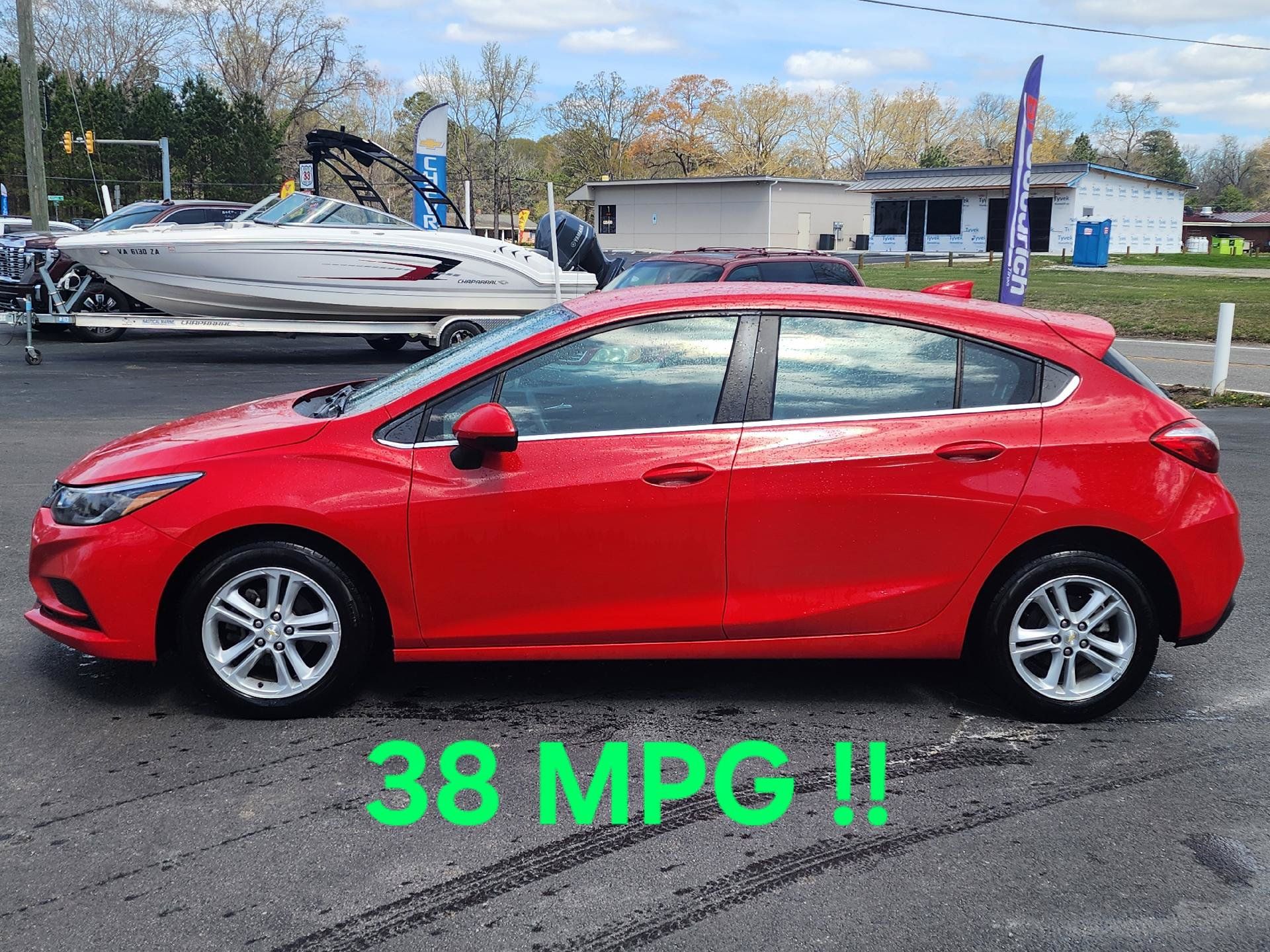 Used 2018 Chevrolet Cruze LT FWD image 2
