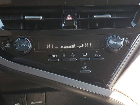 Certified 2022 Toyota Camry SE image 25