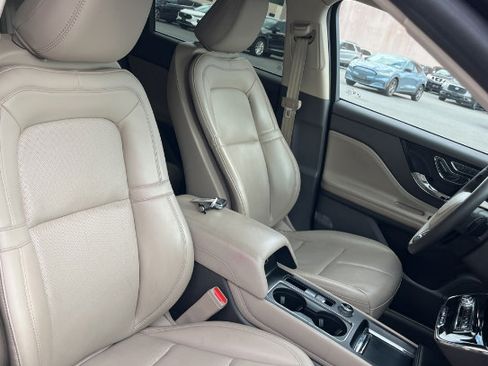Used 2023 Lincoln Corsair AWD w/ Equipment Group 101A image 4