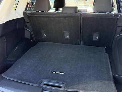 Used 2023 Nissan Rogue SV image 31