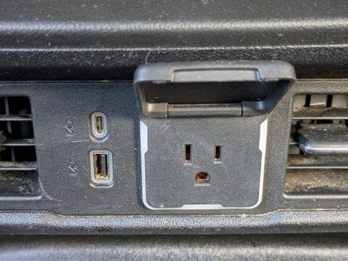 Used 2023 Chevrolet Silverado 1500 LT image 8