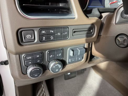 Used 2021 Chevrolet Tahoe Z71 w/ Z71 Off-Road Package image 29