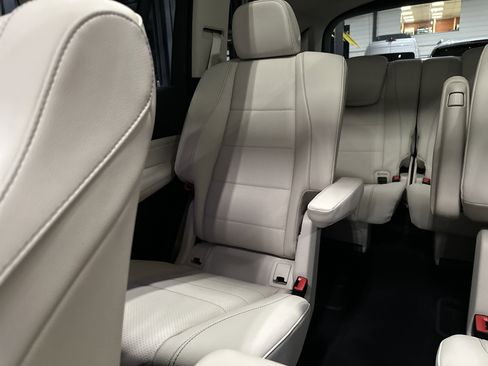 Certified 2024 Mercedes-Benz GLS 450 4MATIC image 27