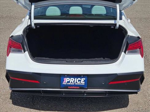 Used 2024 Hyundai Elantra Limited FWD image 6