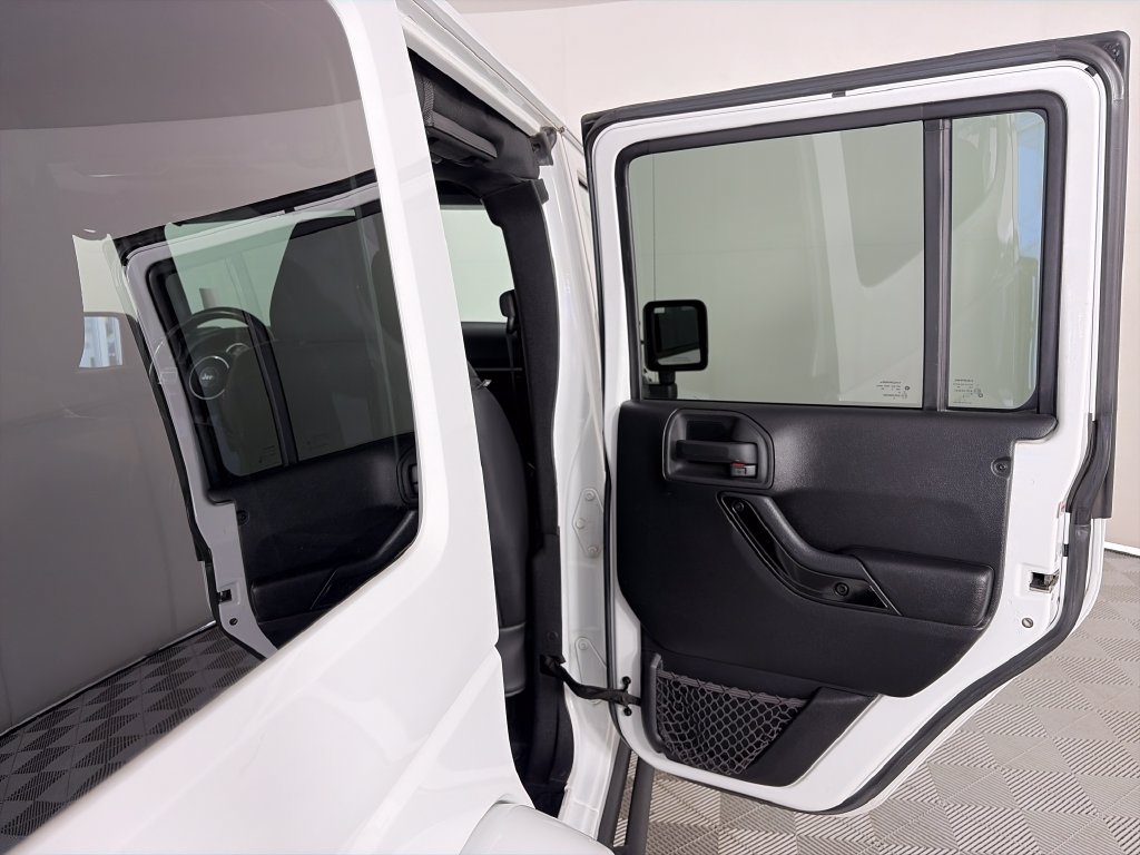Used 2015 Jeep Wrangler Unlimited Sahara AWD/4WD image 26