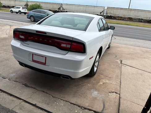 Used 2013 Dodge Charger SE RWD image 19