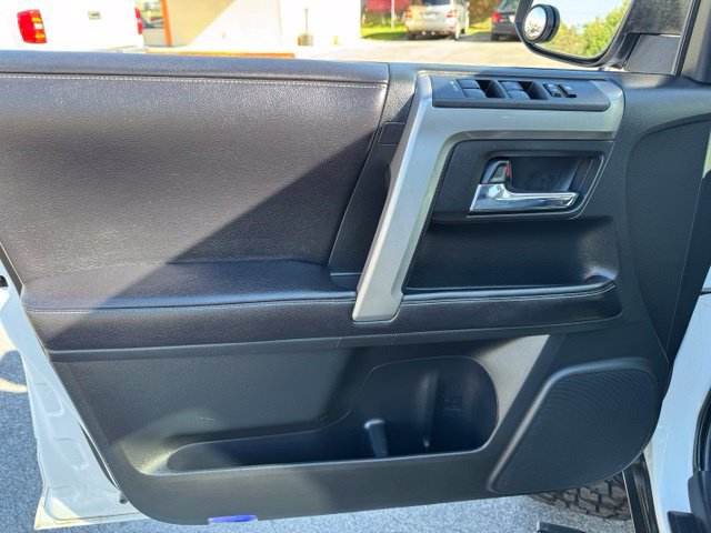 Used 2016 Toyota 4Runner SR5 Premium w/ Preferred Accessory Package AWD/4WD image 11