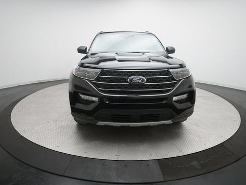 Used 2024 Ford Explorer XLT w/ Equipment Group 202A AWD/4WD image 11