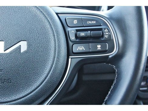 Used 2022 Kia Niro Touring Special Edition image 19