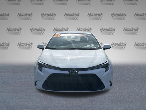 Used 2021 Toyota Corolla LE image 3