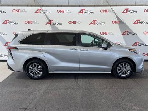 Certified 2021 Toyota Sienna LE FWD image 2