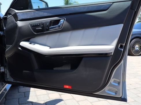 Used 2010 Mercedes-Benz E 550 Sedan image 28