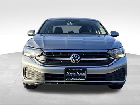 Used 2024 Volkswagen Jetta SE image 5
