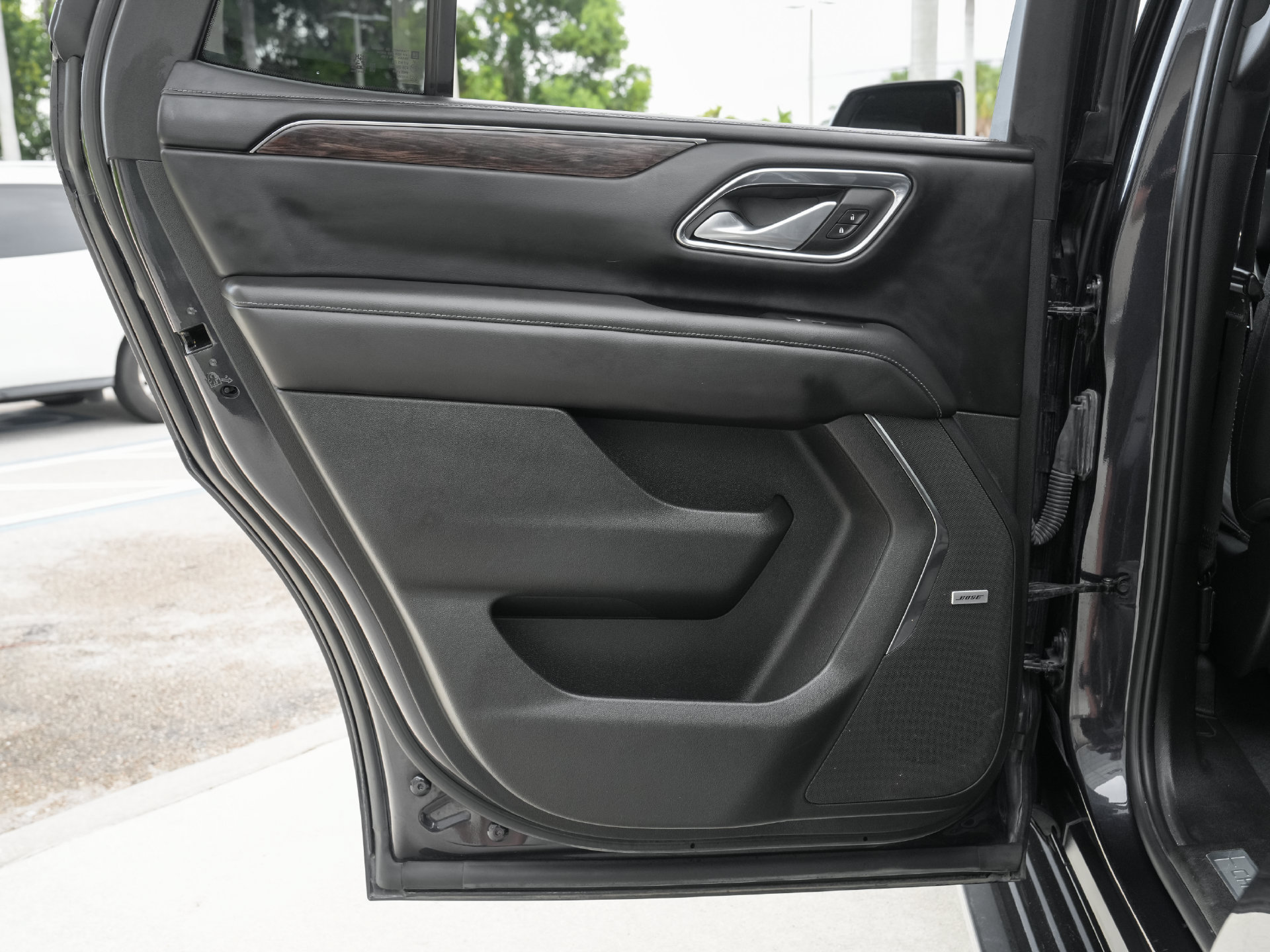 Used 2023 Chevrolet Tahoe LT AWD/4WD image 32