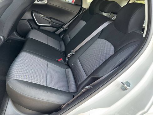 Used 2025 Kia Soul LX w/ LX Technology Package FWD image 36
