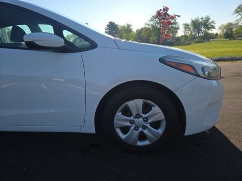 Used 2017 Kia Forte LX FWD image 4