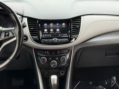 Used 2020 Chevrolet Trax LT w/ LT Convenience Package image 12