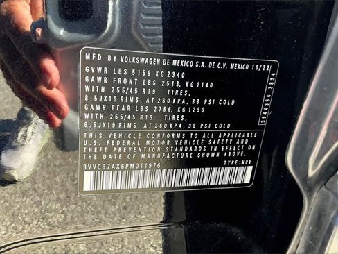 Used 2023 Volkswagen Tiguan SE R-Line image 33