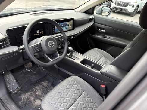 Used 2025 Nissan Kicks SV image 13