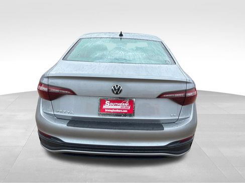 Used 2023 Volkswagen Jetta SE FWD image 4