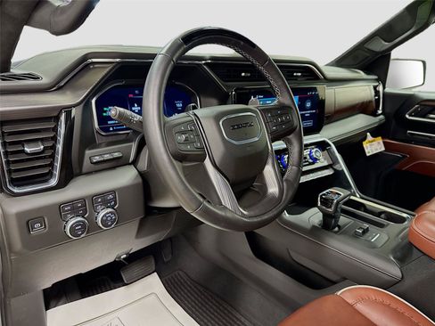 Used 2025 GMC Sierra 1500 Denali Ultimate AWD/4WD image 9