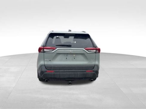 Used 2021 Toyota RAV4 XLE w/ Convenience Package image 4