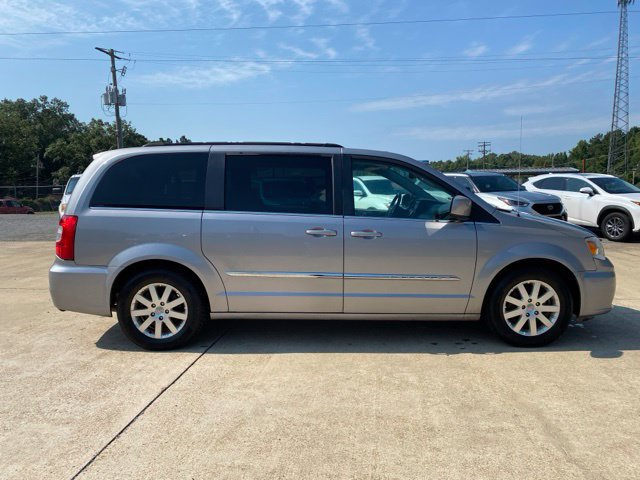 Used 2016 Chrysler Town & Country Touring FWD image 6