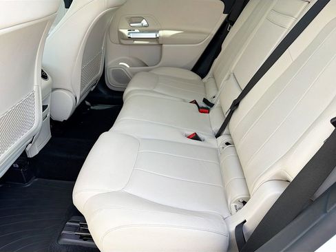 Used 2022 Mercedes-Benz GLB 250 4MATIC image 26