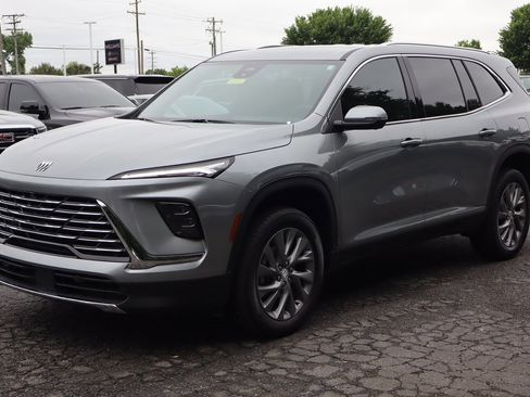 New 2025 Buick Enclave Preferred image 2