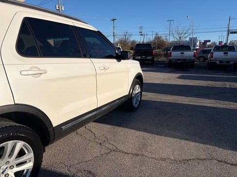 Used 2019 Ford Explorer XLT AWD/4WD image 8
