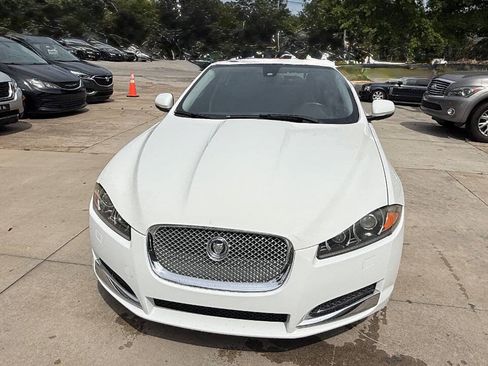 Used 2013 Jaguar XF RWD image 13