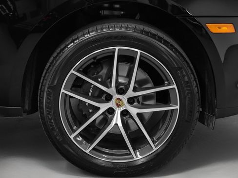 Certified 2026 Porsche Macan AWD/4WD image 16