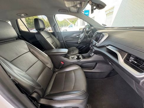 Used 2023 GMC Terrain SLT image 16