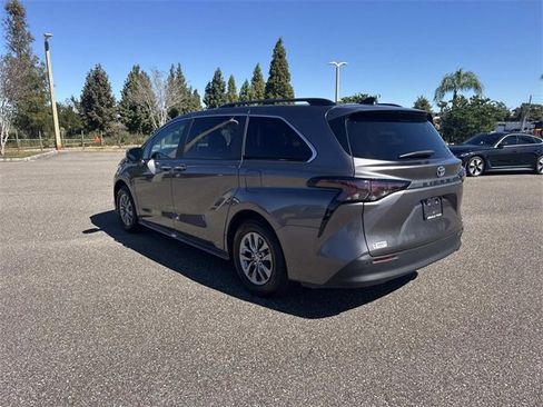 Used 2024 Toyota Sienna XLE image 6