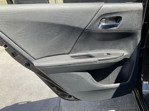 Used 2017 Honda Accord LX image 31