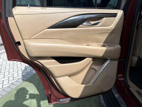 Used 2019 Cadillac Escalade Platinum RWD image 12
