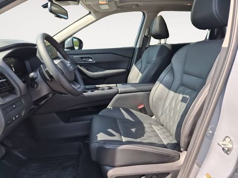 Used 2025 Nissan Rogue Platinum AWD/4WD image 11