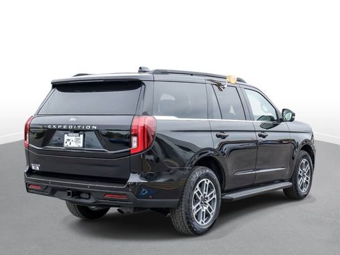 Used 2025 Ford Expedition Active AWD/4WD image 8