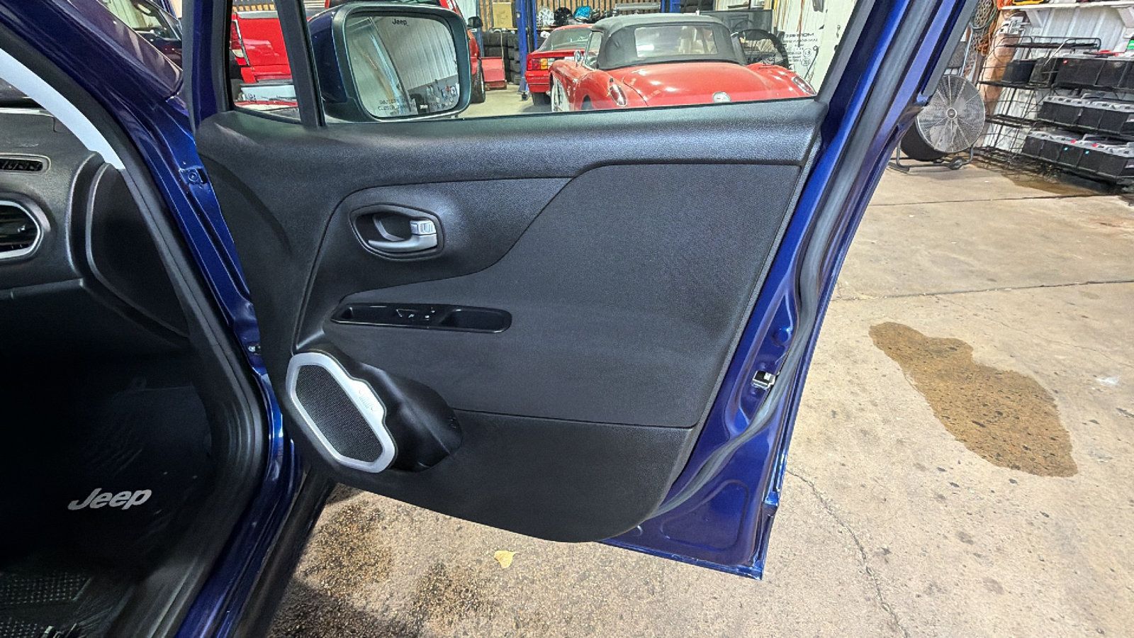 Used 2019 Jeep Renegade Latitude w/ Cold Weather Group AWD/4WD image 19