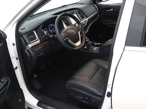 Used 2018 Toyota Highlander Limited Platinum AWD/4WD image 17
