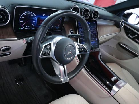 Used 2024 Mercedes-Benz GLC 300 4MATIC image 12