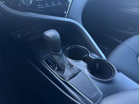 Used 2018 Toyota Camry LE w/ Convenience Package image 15