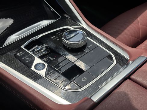 Used 2024 BMW X6 xDrive40i w/ Executive Package image 11