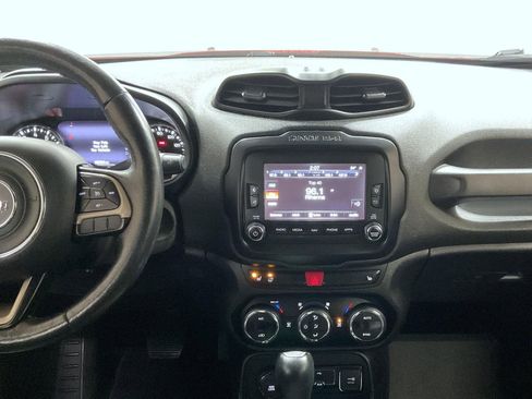 Used 2016 Jeep Renegade Limited image 13