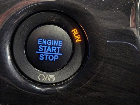 Used 2017 Jeep Grand Cherokee Overland image 10