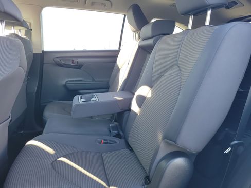 Certified 2023 Toyota Highlander L image 10